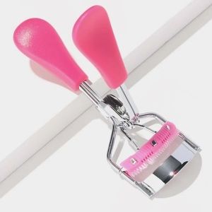 Eyelash curler with comb